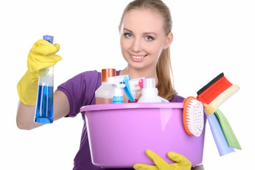Low-waste carpet cleaning supplies and reusable containers in SW3